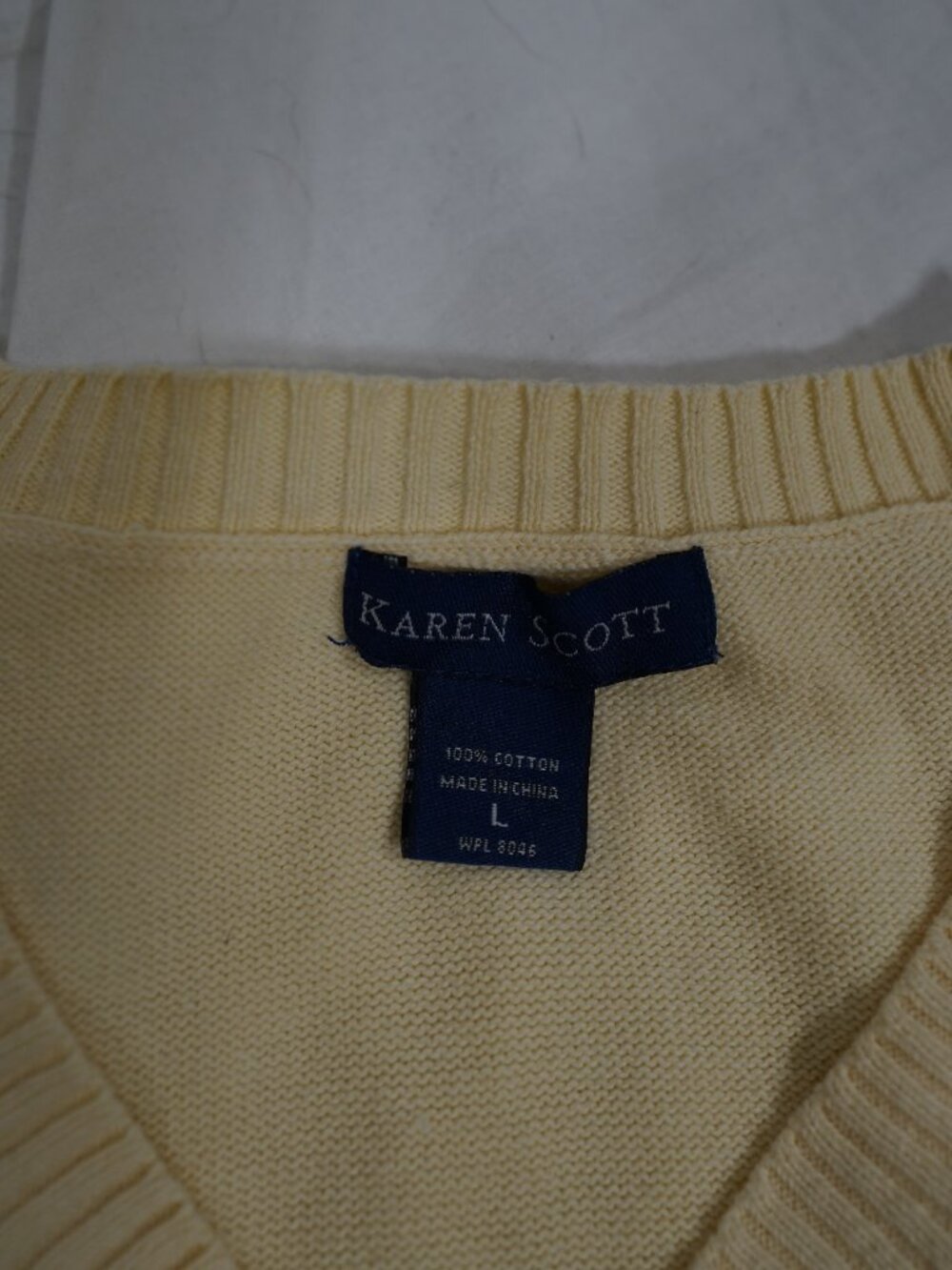 Karen Scott Cable Knit Preppy V Neck Sweater L Cream Yellow Cotton Button Detail - Picture 4 of 6